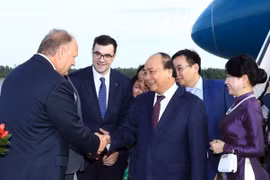 Lễ đón Thủ tướng Nguyễn Xuân Phúc và Phu nhân tại sân bay Pulkovo 1. (Ảnh: Thống Nhất/TTXVN)