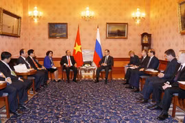 Thủ tướng Nguyễn Xuân Phúc hội đàm với Thủ tướng Dmitry Medvedev, sáng 16/5/2016, tại thủ đô Moskva, trong khuôn khổ chuyến thăm chính thức Liên bang Nga và tham dự Hội nghị cấp cao kỷ niệm 20 năm Quan hệ đối thoại ASEAN-Nga. (Ảnh: Thống Nhất/TTXVN)