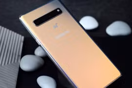 Điện thoại Samsung Galaxy S10 5G. (Nguồn: SlashGear)