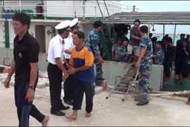46 ngư dân Quảng Ngãi bị nạn trên biển trở về đất liền an toàn
