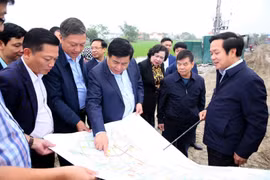 Bộ trưởng Nguyễn Chí Dũng và các thành viên Tổ công tác số 4 của Thủ tướng. (Nguồn: Báo Chính phủ)