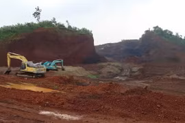 Dự án cải tạo đất nông nghiệp kết hợp tận thu đất san lấp cao tốc Phan Thiết-Dầu Giây ở đồi Bình Minh. (Ảnh: Công Phong/TTXVN)