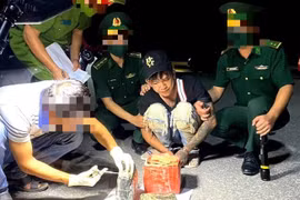 Đối tượng Phan Văn An bị bắt giữ cùng tang vật gần 2kg ma túy. (Nguồn: Báo Thừa Thiên-Huế)