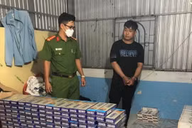 Số tang vật mà lực lượng chức năng thu giữ được. (Ảnh: Chanh Đa/TTXVN)