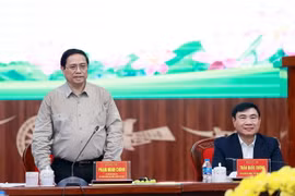 Thủ tướng Phạm Minh Chính làm việc với lãnh đạo chủ chốt tỉnh Điện Biên. (Ảnh: Dương Giang/TTXVN)