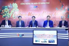 Các khách mời tham dự buổi tọa đàm. (Ảnh: Minh Đức/TTXVN)