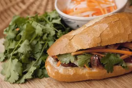 Bánh mì Việt Nam - món ăn vặt hảo hạng nhất thế giới. (Nguồn: BBC)