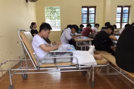 Em em N.K.T, lớp 9 Trường THCS Đình Cao dự thi kỳ thi tuyển sinh lớp 10 THPT. (Ảnh: Đinh Văn Nhiều/TTXVN)