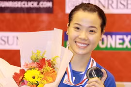 Tay vợt Nguyễn Thùy Linh lên ngôi vô địch đơn nữ Yonex-Sunrise Vietnam Open 2022. (Ảnh: Tiến Lực/TTXVN)