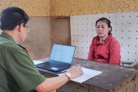 Bị can Nguyễn Thị Thu Hoàn tại cơ quan điều tra. (Nguồn: Công an Điện Biên)