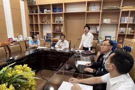 Tiến sỹ Nguyễn Trọng Khoa, Phó Cục trưởng Cục quản lý Khám chữa bệnh phát biểu tại cuộc họp Hội đồng chuyên môn nghiệm thu Hướng dẫn chẩn đoán và điều trị bệnh sốt xuất huyết Marburg. (Nguồn: báo Sức khỏe & Đời sống)