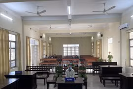 Phiên tòa xét xử bị cáo Nguyễn Đoàn Quang Viên. (Ảnh TTXVN phát)