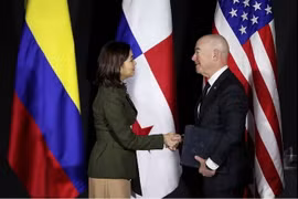Bộ trưởng Ngoại giao Panama Janaina Isabel Tewaney và Bộ trưởng An ninh Nội địa Hoa Kỳ Alejandro Mayorkas, ngày 11/4. (Nguồn: Reuters)