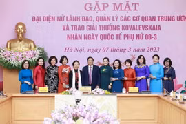 Thủ tướng gặp mặt đại diện nữ lãnh đạo, trao Giải thưởng Kovalevskaia 