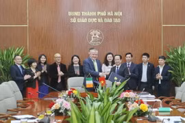 Hai bên ký kết thỏa thuận hợp tác. (Nguồn: Báo Giáo dục & Thời đại)