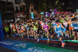 Sáng 16/10, VPBank Hanoi Marathon 2022 (VPHM 2022) - giải chạy marathon quốc tế chính thức của Thành phố Hà Nội đã chính thức khởi tranh. (Ảnh: Minh Sơn/Vietnam+)