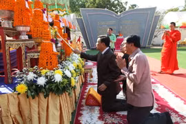 Quang cảnh buổi lễ cầu siêu. (Ảnh: Bá Thành/Vietnam+)