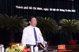 Ông Phan Văn Mãi, Chủ tịch UBND Thành phố Hồ Chí Minh trả lời chất vấn của các đại biểu HĐND Thành phố Hồ Chí Minh. (Ảnh: Xuân Khu/TTXVN)