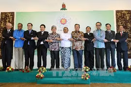 Các Bộ trưởng Ngoại giao ASEAN chụp hình lưu niệm trước phiên họp (Nguồn: TTXVN)