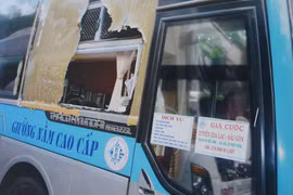 Gia Lai: Khởi tố 3 đối tượng ném đá lên xe khách trên quốc lộ
