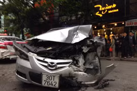 "Xe điên" gây tai nạn liên hoàn nghiêm trọng ở phố Bà Triệu