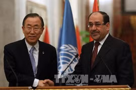 Thủ tướng Iraq Nuri al-Maliki (phải) và Tổng thư ký LHQ Ban Ki-moon trong cuộc họp báo ở Baghdad ngày 13/1. (Nguồn: AFP/TTXVN)
