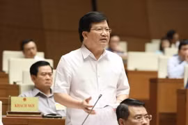 Phó Thủ tướng Trịnh Đình Dũng trả lời, làm rõ một số vấn đề Đại biểu Quốc hội nêu. (Ảnh: Phương Hoa/TTXVN)