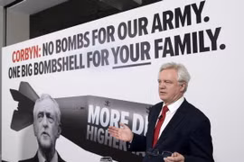Ông David Davis tại thủ đô London ngày 3/5. (Nguồn: AFP/TTXVN)