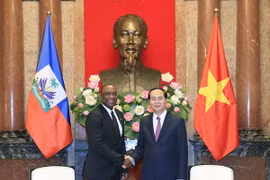 Chủ tịch nước Trần Đại Quang tiếp Chủ tịch Thượng viện Cộng hoà Haiti Youri Latortue đang có chuyến thăm chính thức Việt Nam. (Ảnh: Nhan Sáng/TTXVN)