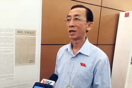 Đại biểu Trần Hoàng Ngân nhận xét Bộ trưởng Giáo dục và Đào tạo nắm chắc các vấn đề trong phần trả lời các đại biểu. (Ảnh: T.H/Vietnam+)