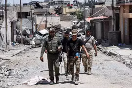  Lực lượng Iraq tại quận Al-Shifa, phía tây Mosul ngày 17/6. (Nguồn: AFP/TTXVN)