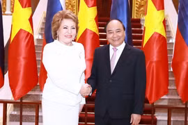 Thủ tướng Nguyễn Xuân Phúc tiếp bà Valentina Ivanovna Matvienko, Chủ tịch Hội đồng Liên bang (Thượng viện), Quốc hội Liên bang Nga đang ở thăm chính thức Việt Nam. (Ảnh: Thống Nhất/TTXVN)