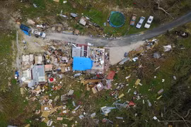 Cảnh hư hại sau bão Maria ở Catano, Puerto Rico ngày 21/9. (Nguồn: AFP/TTXVN)