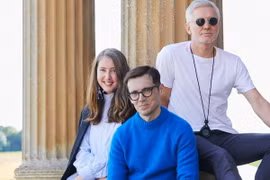Từ trái qua: Cố vấn Sáng tạo của H&M Ann-Sofie Johansson, nhà thiết kế Erdem, nhà làm phim Baz Luhrmann. (Nguồn: H&M) 