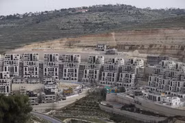 Khu định cư Givat Zeev của Israel ở gần thành phố Ramallah, Bờ Tây. (Ảnh: AFP/TTXVN)