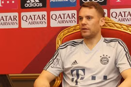 Manuel Neuer phát biểu tại buổi họp báo tại Qatar. (Ảnh: Dennis Brosda)
