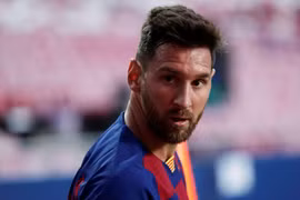Lionel Messi đã nói gì khi quyết định ở lại Barcelona thêm 1 năm?
