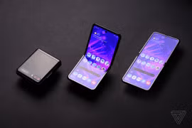 Điện thoại Samsung Galaxy Z Flip. (Nguồn: theverge)