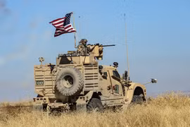 Binh sỹ Mỹ tuần tra tại tỉnh Hasakeh, Đông Bắc Syria. (Ảnh: AFP/TTXVN)