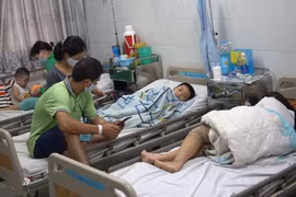 Vụ nghi ngộ độc tại TP.HCM: Thêm nhiều học sinh nhập viện cấp cứu