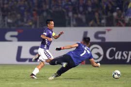 Văn Quyết ghi thắng mở tỷ số cho Hà Nội FC ở phút 24. (Ảnh: Thành Đạt/TTXVN)