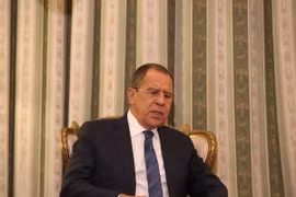 Ngoại trưởng Nga Sergey Lavrov tại Athens ngày 2/11. (Nguồn: AP/TTXVN)