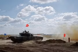 Lực lượng ly khai diễn tập gần Torez, cách Donetsk (miền đông Ukraine) 75km ngày 15/9. (Nguồn: EPA/TTXVN)