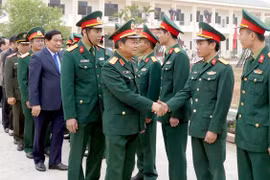 Phó Chủ tịch Quốc hội Đỗ Bá Tỵ thăm cán bộ, chiến sỹ Sư đoàn 316
