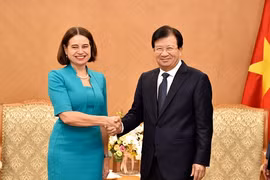 Phó Thủ tướng Trịnh Đình Dũng và Đại sứ Australia, bà Robyn Mudie. (Nguồn: Chinhphu.vn)