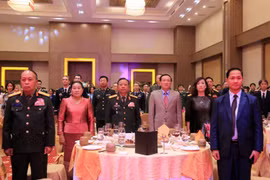 Đại diện lãnh đạo Bộ Quốc phòng và Bộ An ninh Lào, lãnh đạo các Tổng Cục, Cục của Bộ Quốc phòng Lào; Tùy viên Quốc phòng các nước tại Lào đã tham dự lễ kỷ niệm. (Ảnh: Phạm Kiên/TTXVN)