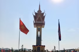 Đài hữu nghị Việt Nam-Campuchia tại tại thành phố Serey Sophorn, tỉnh Banteay Meanchey, cách thủ đô Phnom Penh khoảng 430km về phía Tây Bắc. (Nguồn: TTXVN)