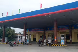 Cửa hàng xăng dầu số 79, Công ty cổ phần thương mại dầu khí Đại Long, tại xã Võ Ninh, huyện Quảng Ninh, tỉnh Quảng Bình - nơi xảy ra sự việc. (Ảnh: Văn Tý/TTXVN)