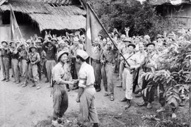 Liên quân Lào-Việt trong kháng chiến chống Pháp, năm 1950. (Ảnh: Tư liệu TTXVN)