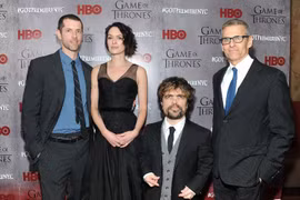 'Game of Thrones' trở lại với tình dục, máu me và rồng lửa